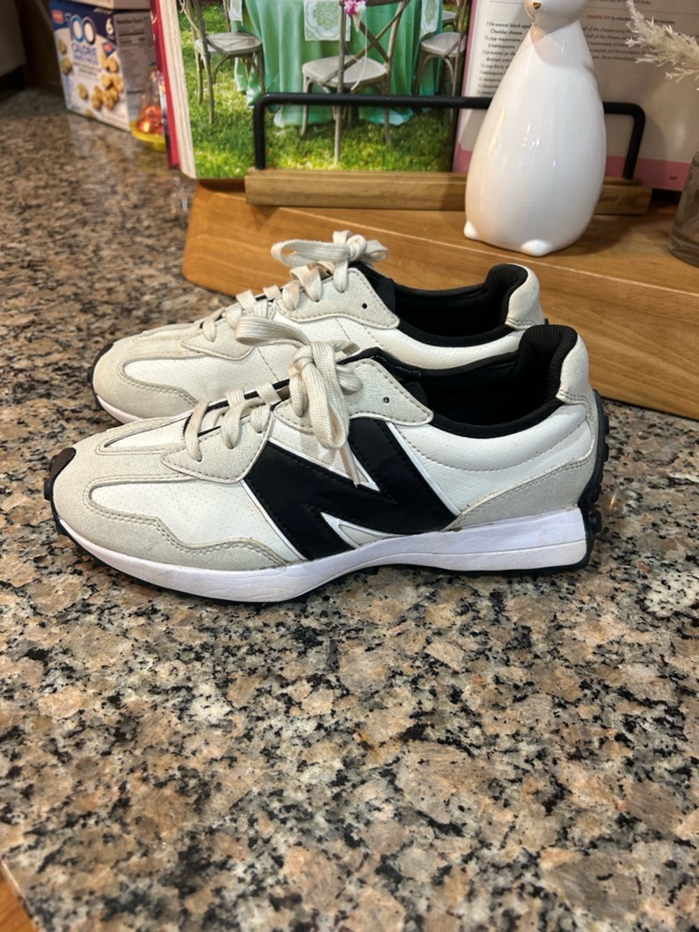 New Balance 327 Calia Golf Shoes size 8 - Picture 2 of 5
